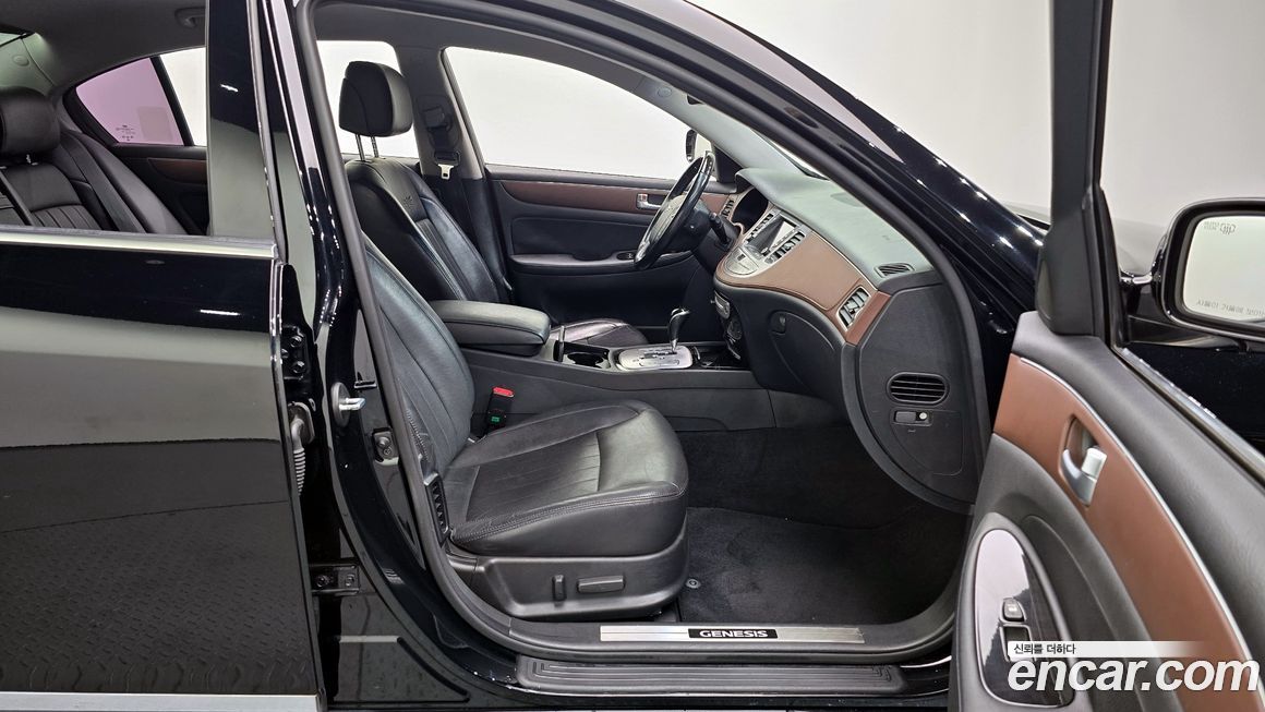 Hyundai Genesis 2012