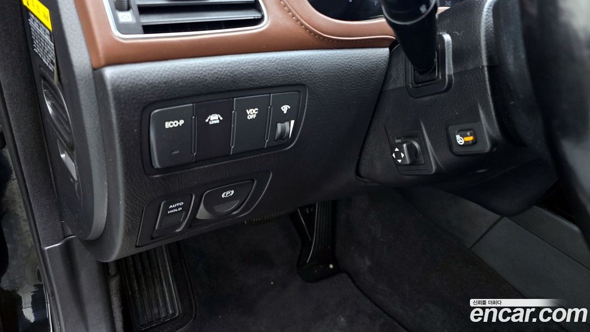 Hyundai Genesis 2012