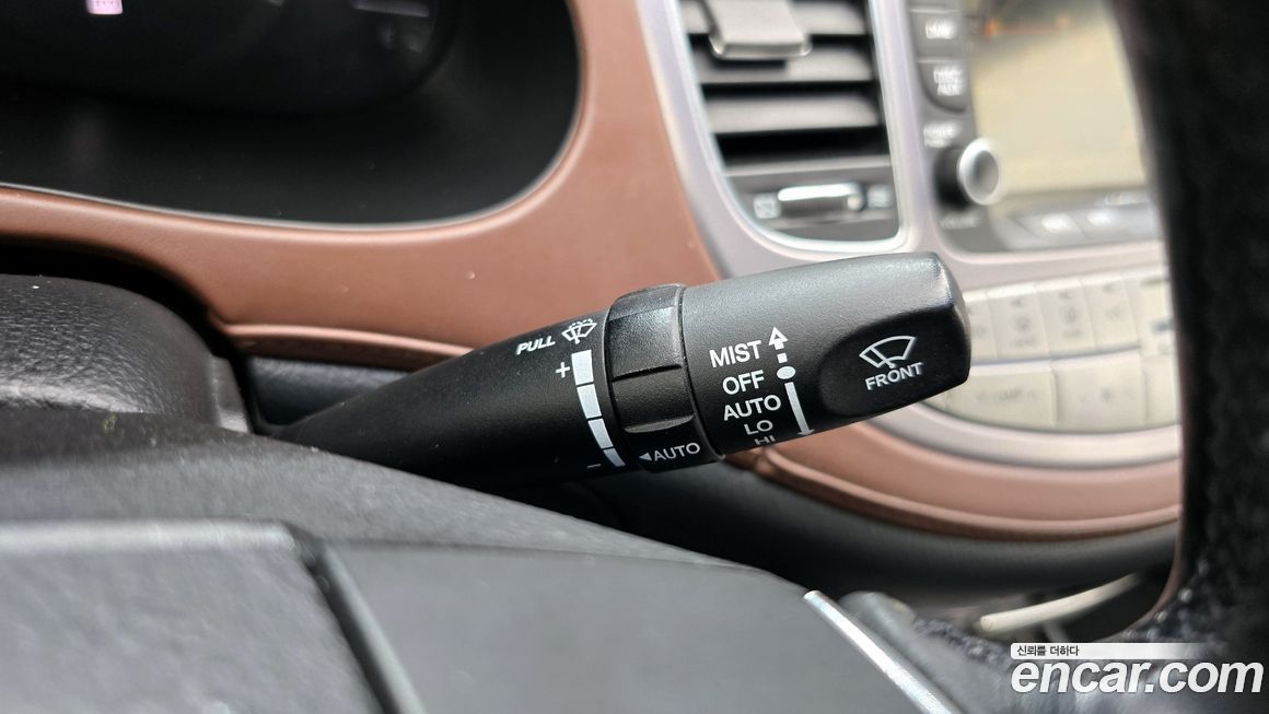 Hyundai Genesis 2012