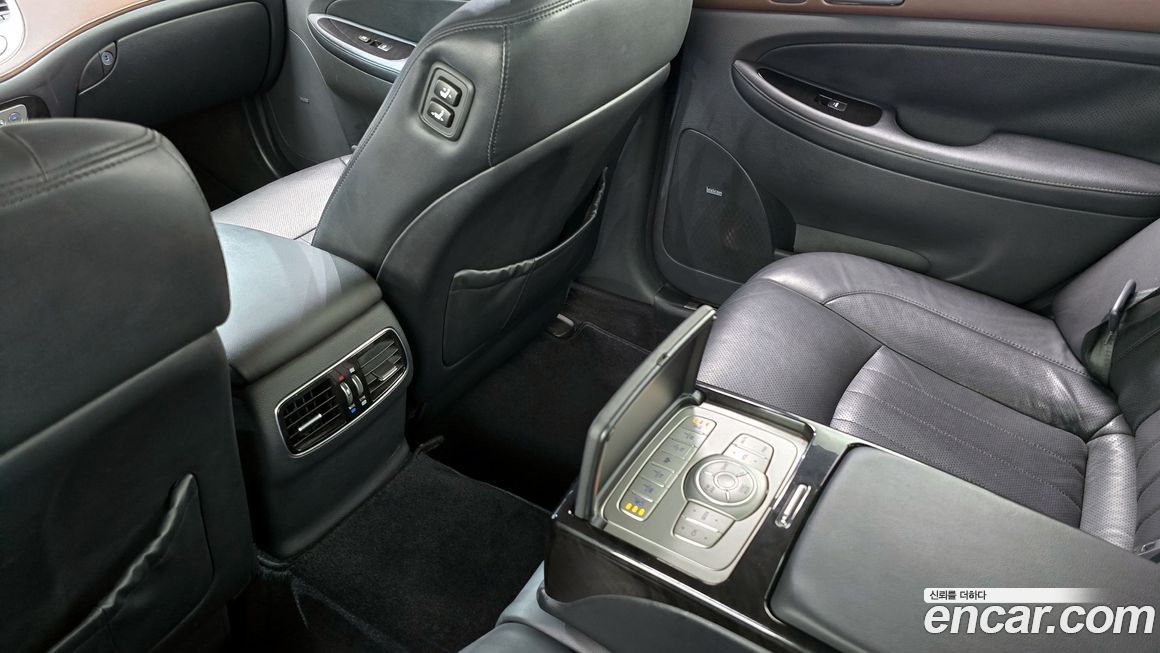 Hyundai Genesis 2012