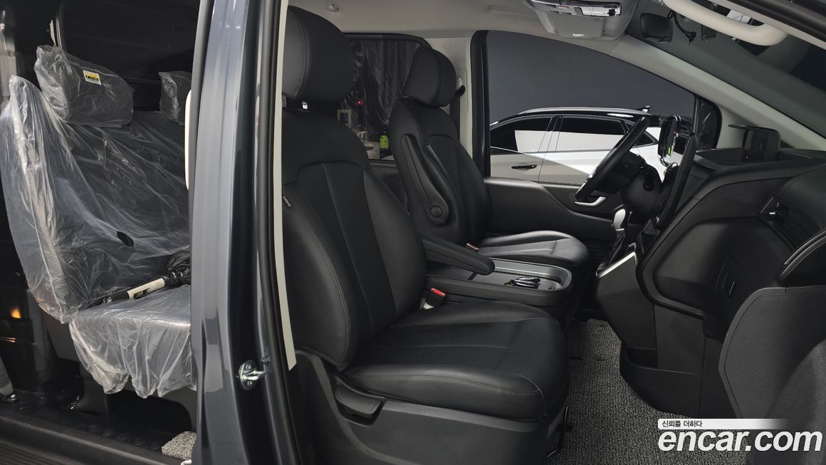 Hyundai Staria 2025