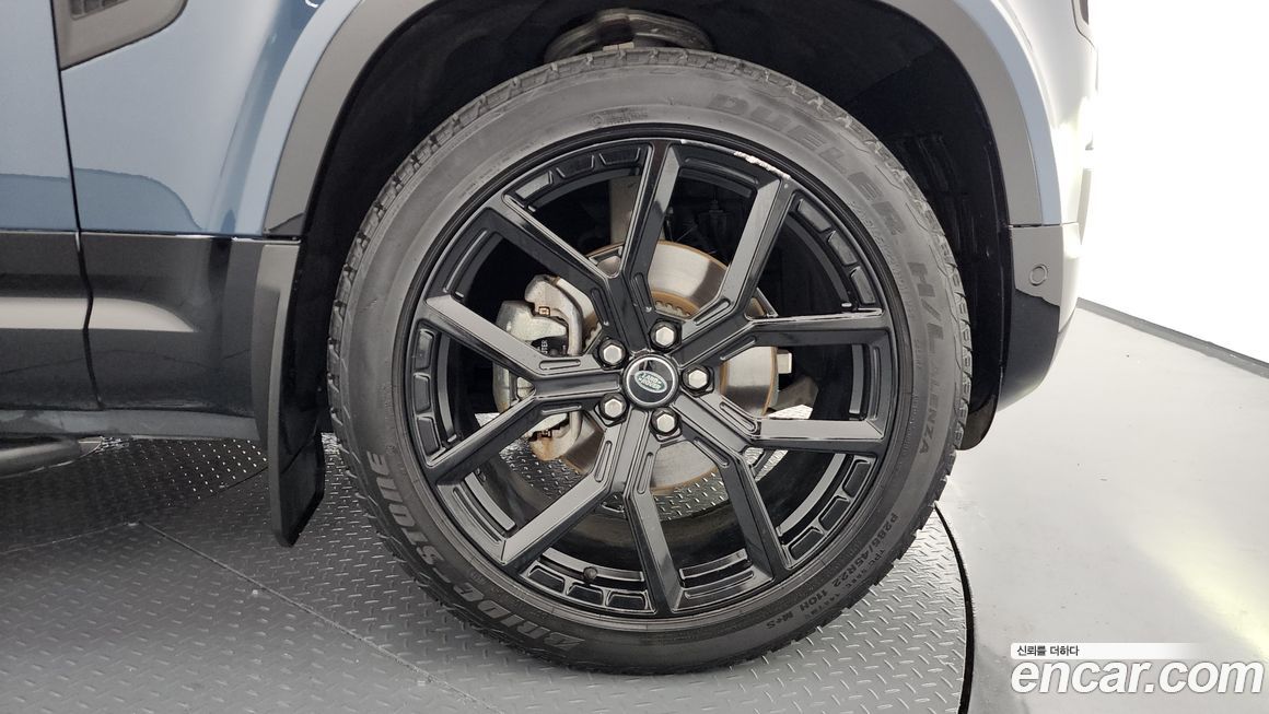 Land Rover Defender 2023