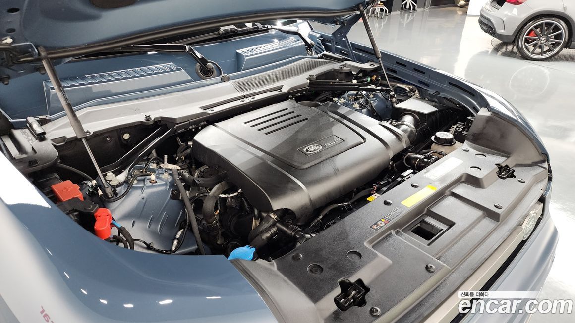 Land Rover Defender 2023