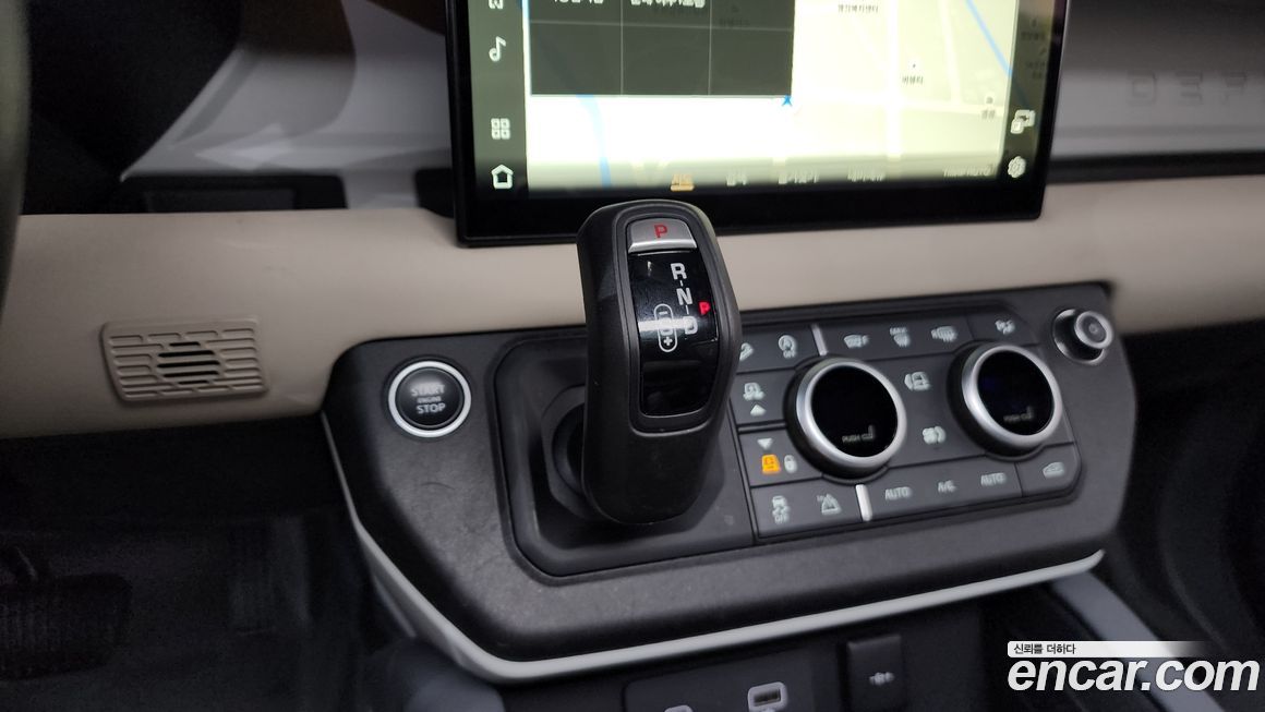 Land Rover Defender 2023