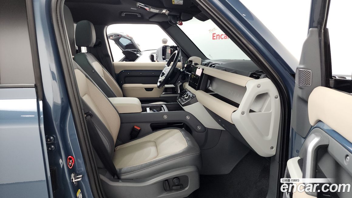 Land Rover Defender 2023