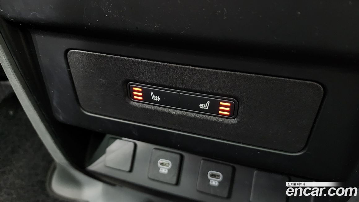 Land Rover Defender 2023