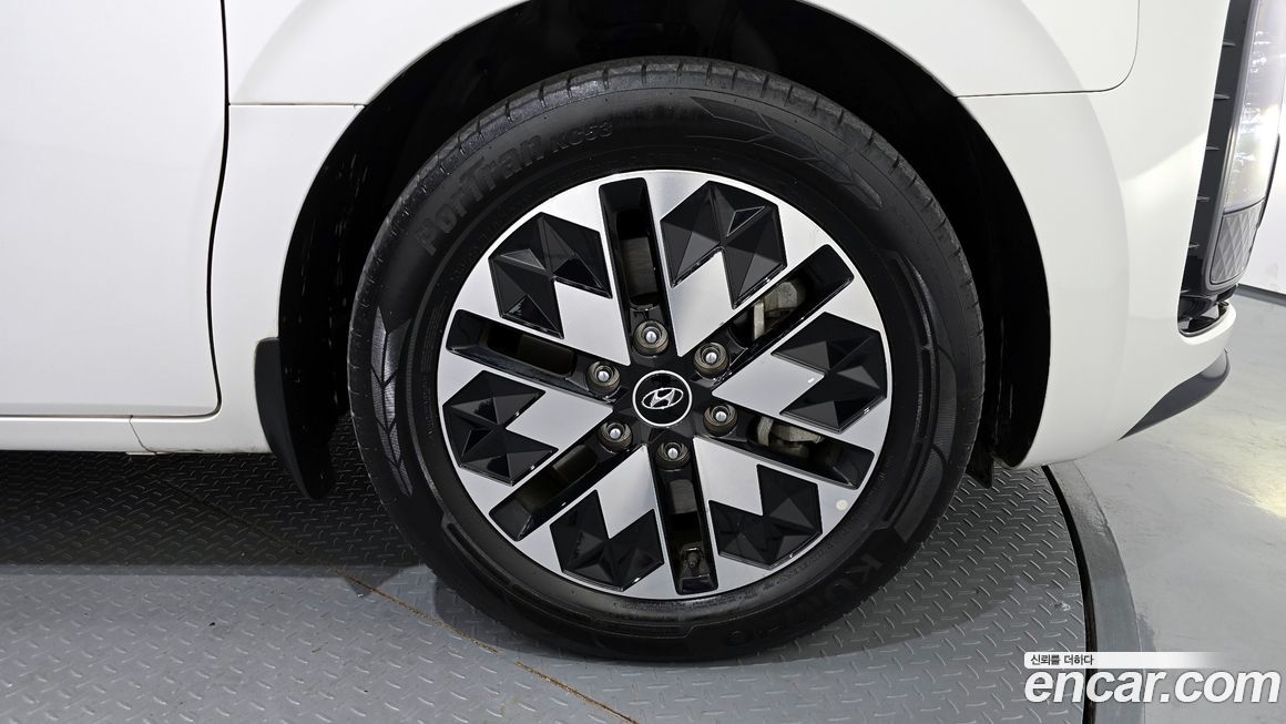 Hyundai Staria 2024
