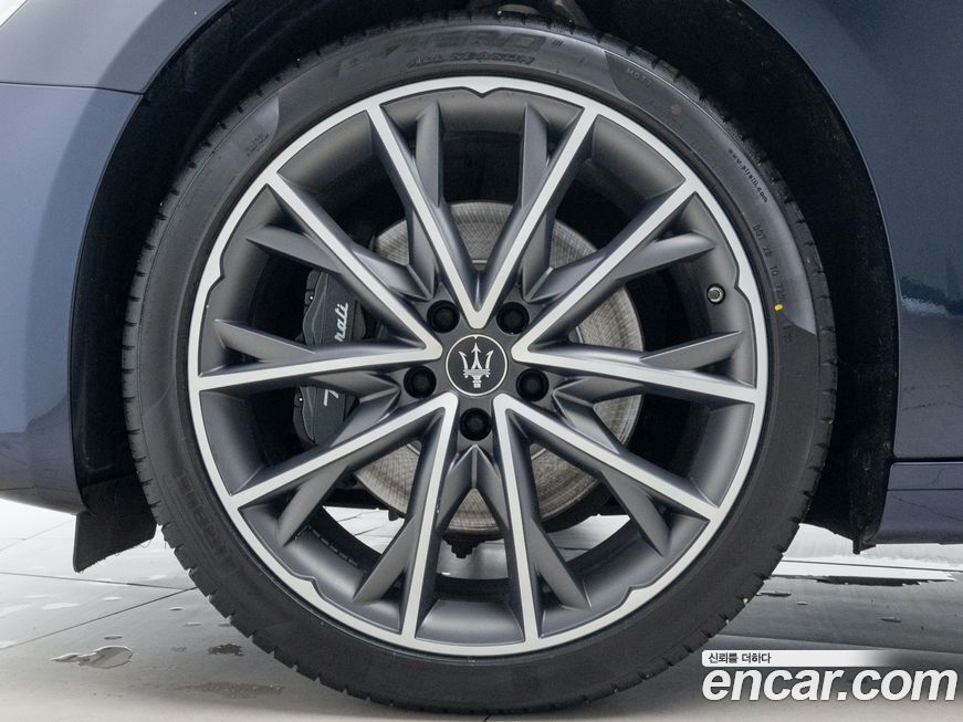 Maserati Ghibli 2023