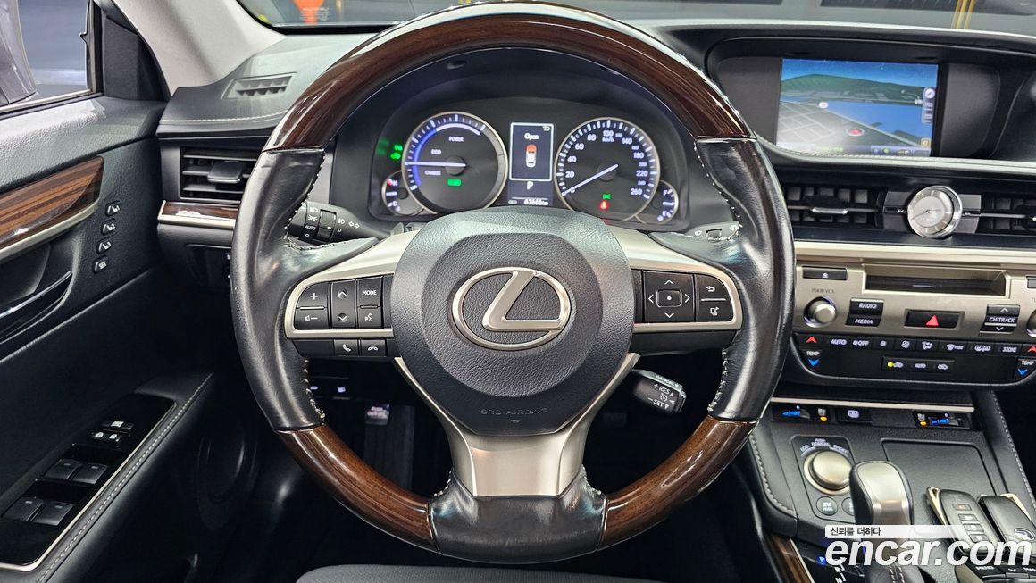 Lexus ES 2016