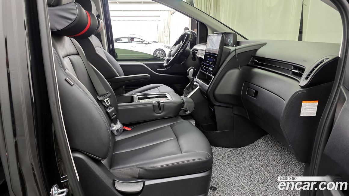 Hyundai Staria 2025
