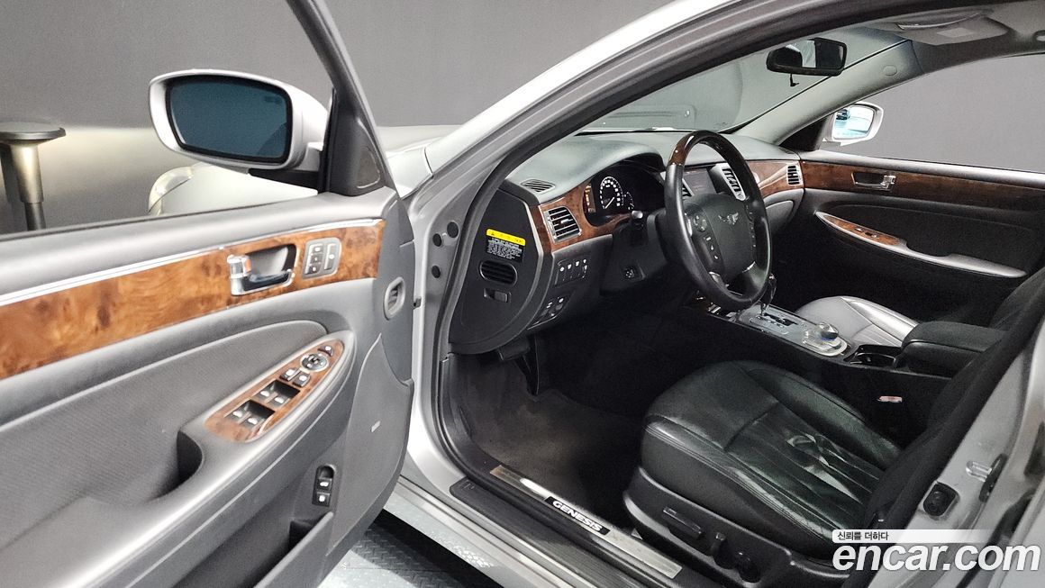 Hyundai Genesis 2011