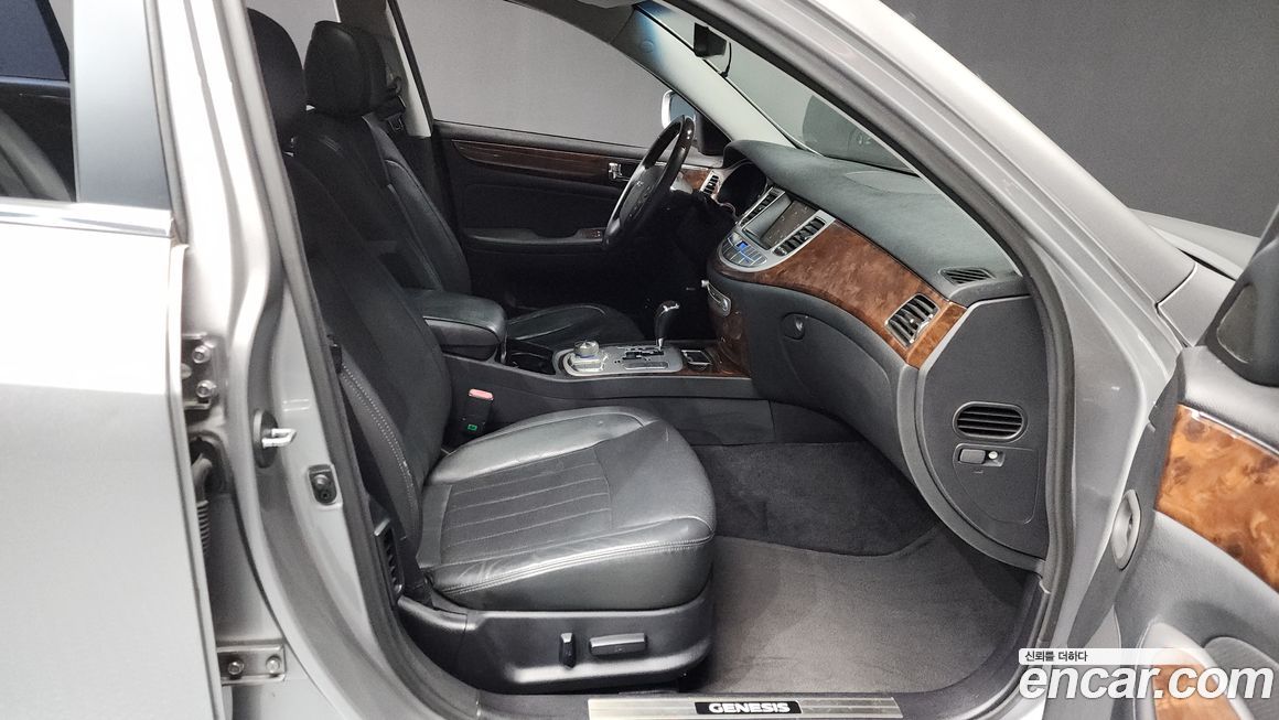 Hyundai Genesis 2011