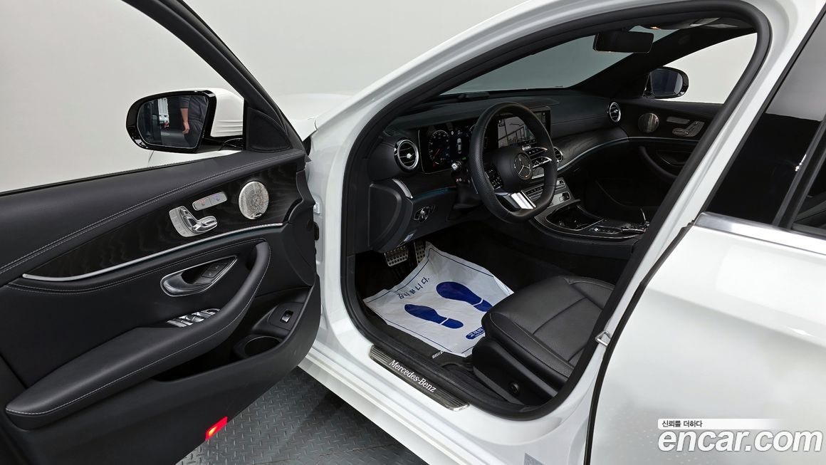 Mercedes-Benz E-Class 2023