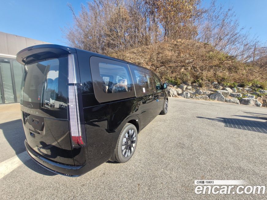 Hyundai Staria 2025