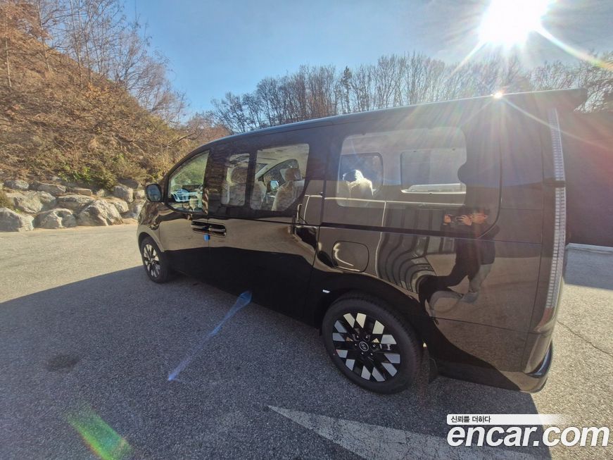 Hyundai Staria 2025