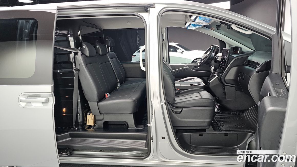 Hyundai Staria 2025