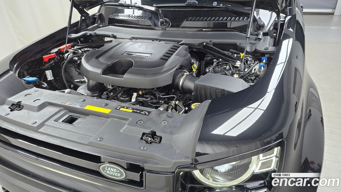 Land Rover Defender 2023