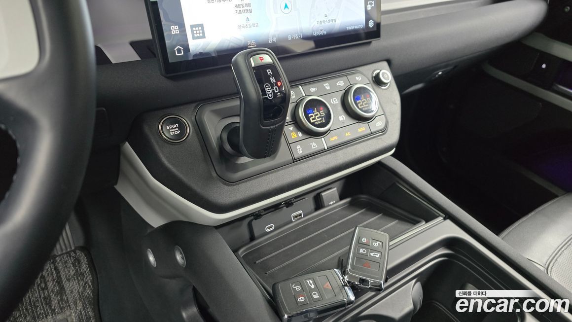 Land Rover Defender 2023