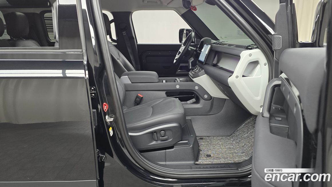 Land Rover Defender 2023