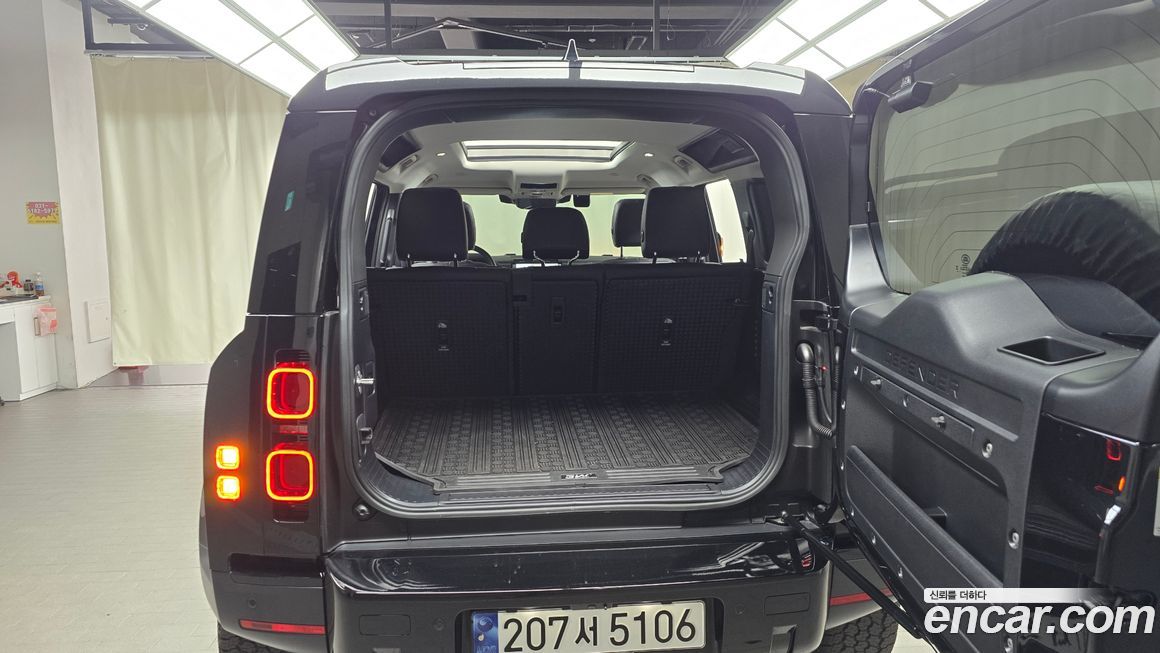 Land Rover Defender 2023