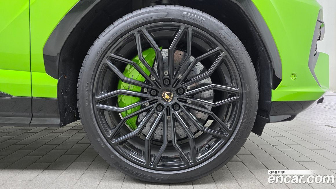 Lamborghini Urus 2025