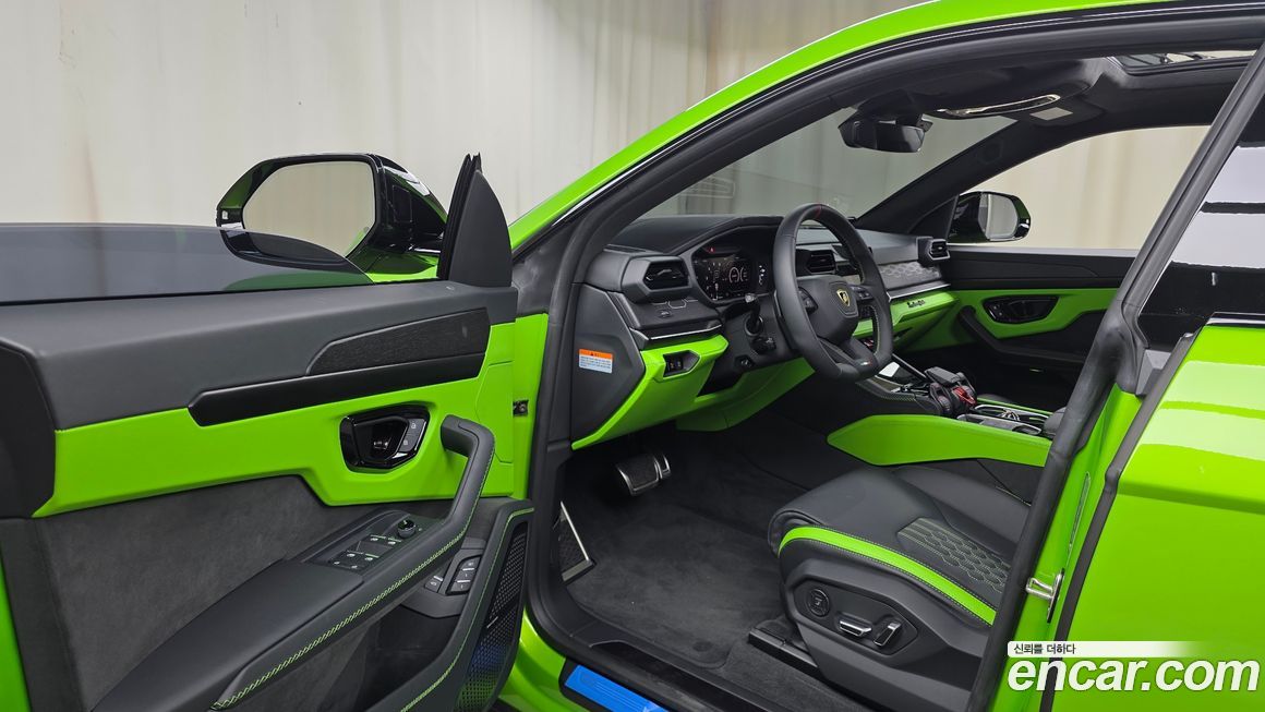 Lamborghini Urus 2025