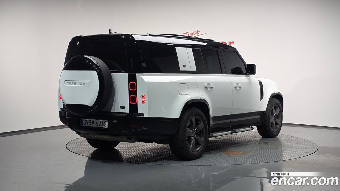 Land Rover Defender 2023