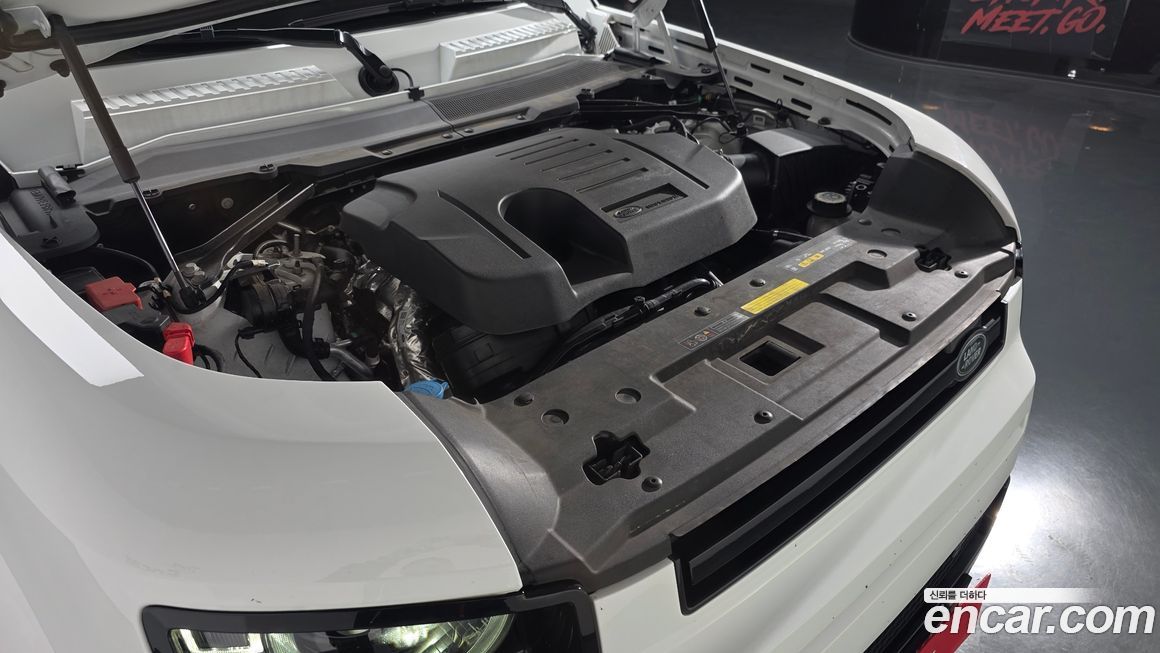 Land Rover Defender 2023