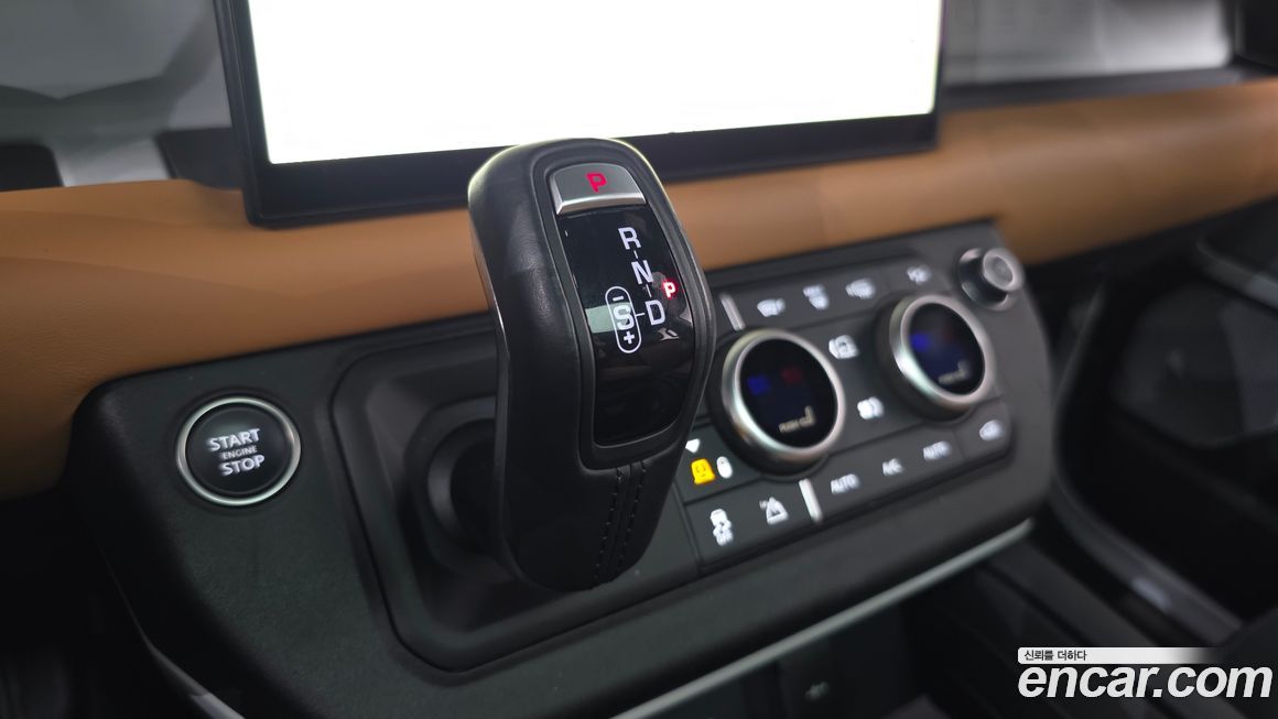 Land Rover Defender 2023