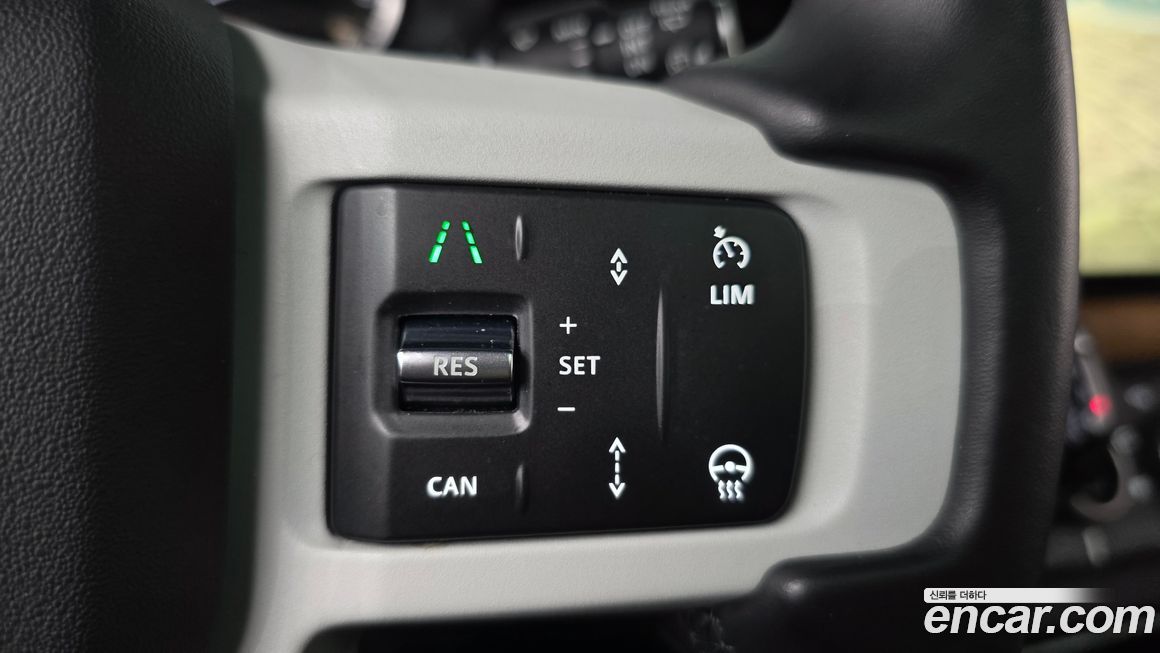 Land Rover Defender 2023