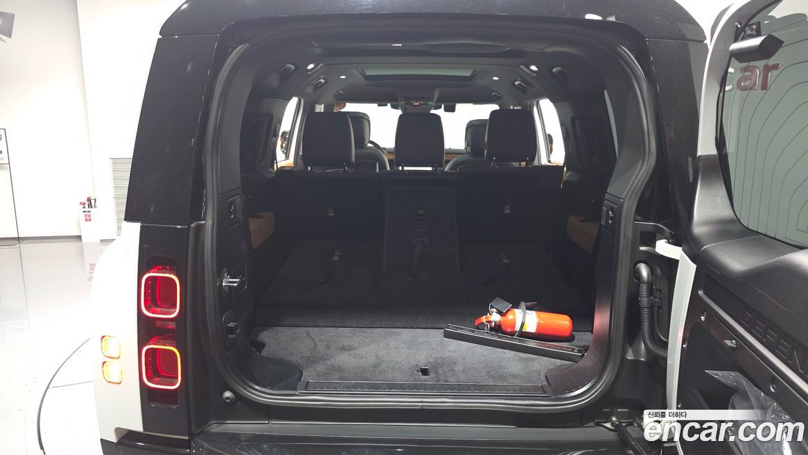 Land Rover Defender 2023