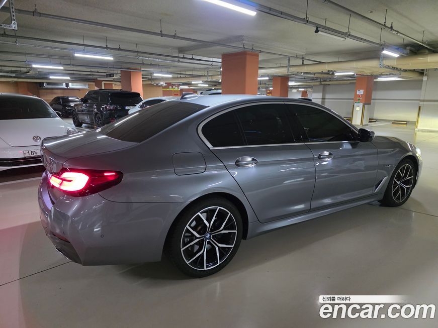 BMW 5-Series 2023