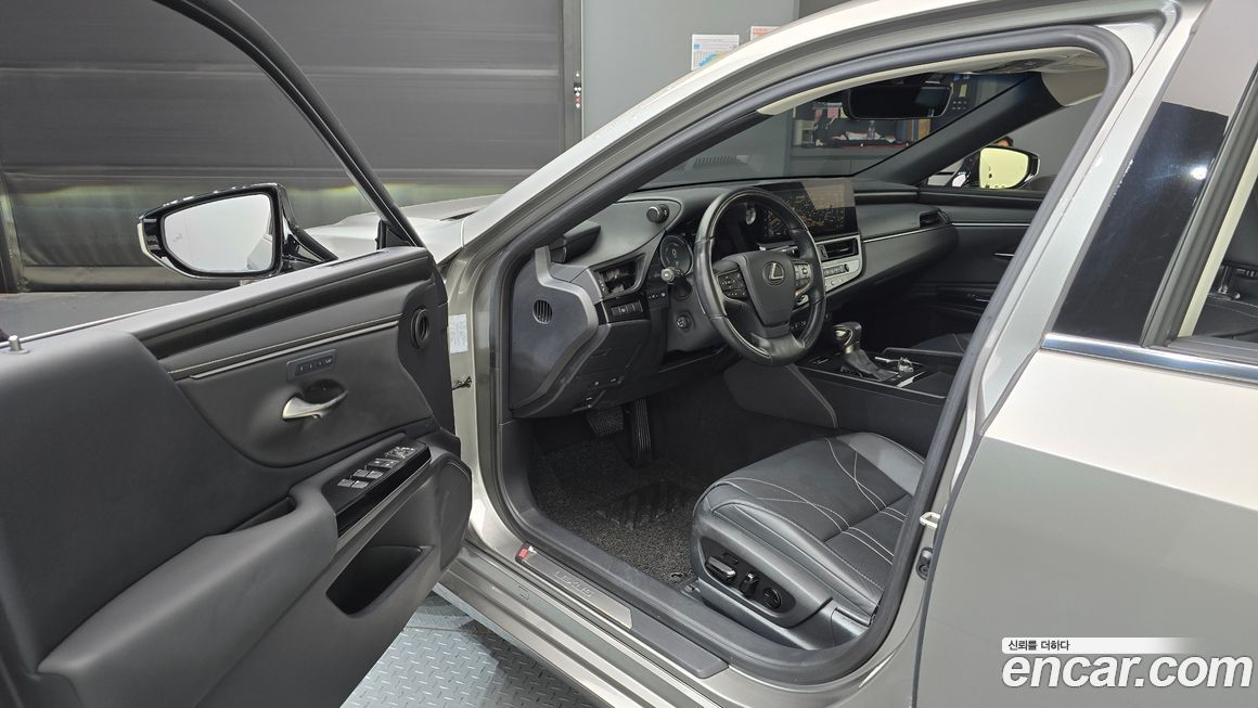 Lexus ES 2023