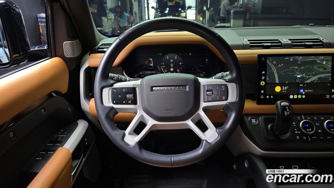 Land Rover Defender 2023