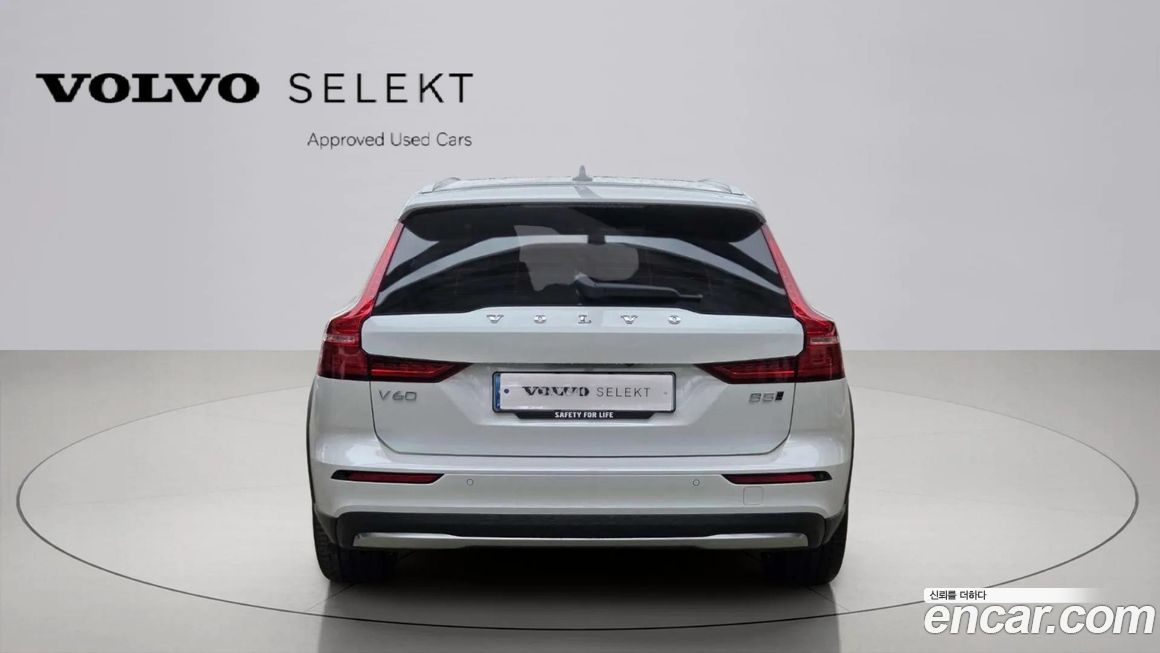 Volvo V60 2025