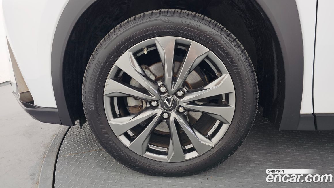 Lexus UX 2022
