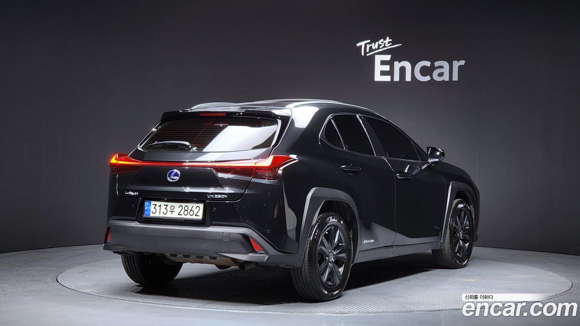 Lexus UX 2021