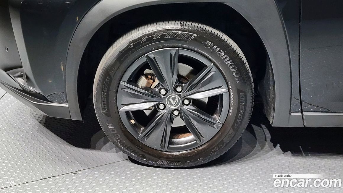 Lexus UX 2021