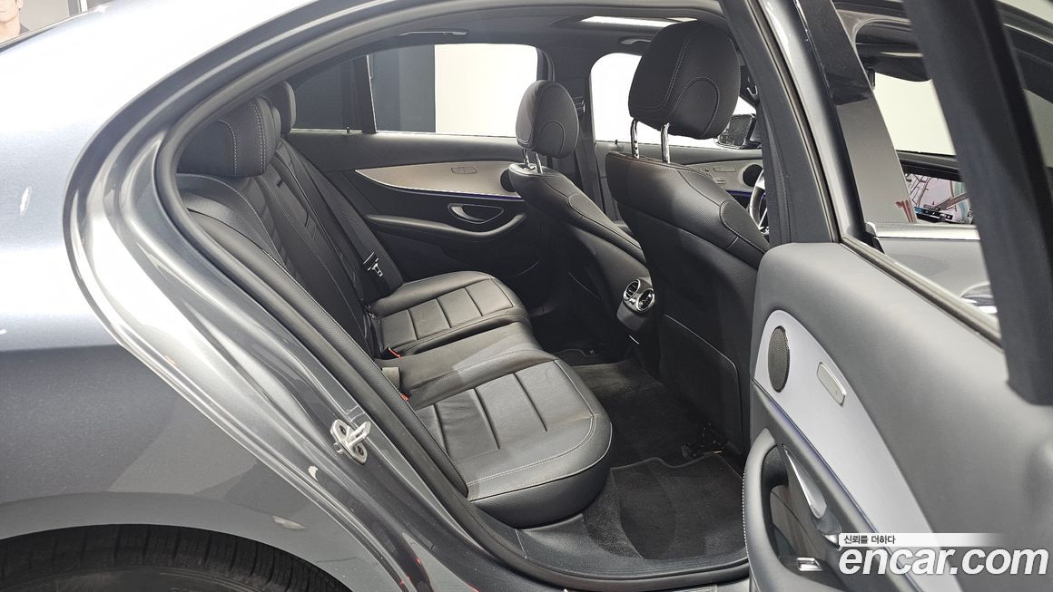 Mercedes-Benz E-Class 2021