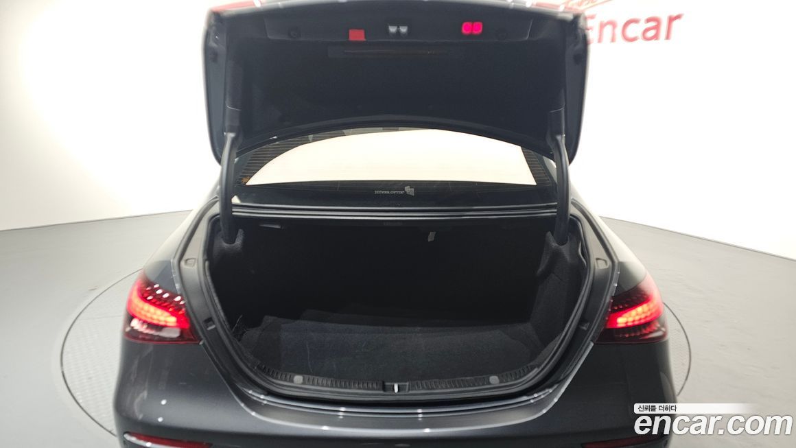 Mercedes-Benz E-Class 2021