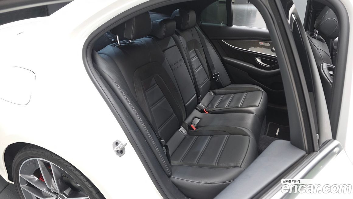 Mercedes-Benz E-Class 2022