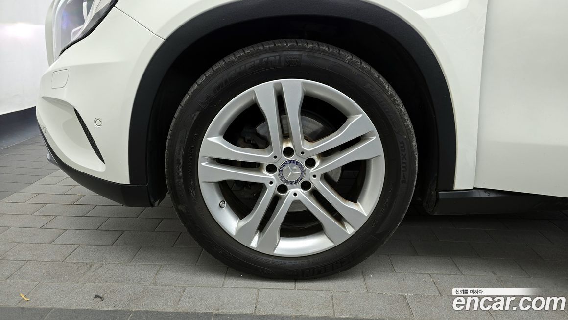 Mercedes-Benz GLA-Class 2015