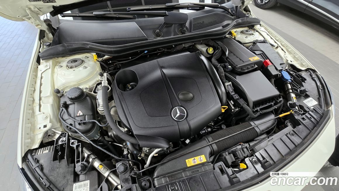 Mercedes-Benz GLA-Class 2015