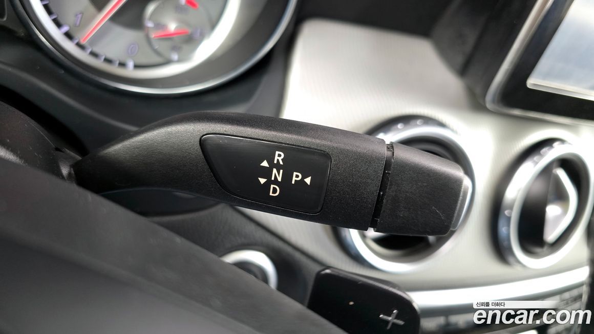 Mercedes-Benz GLA-Class 2015