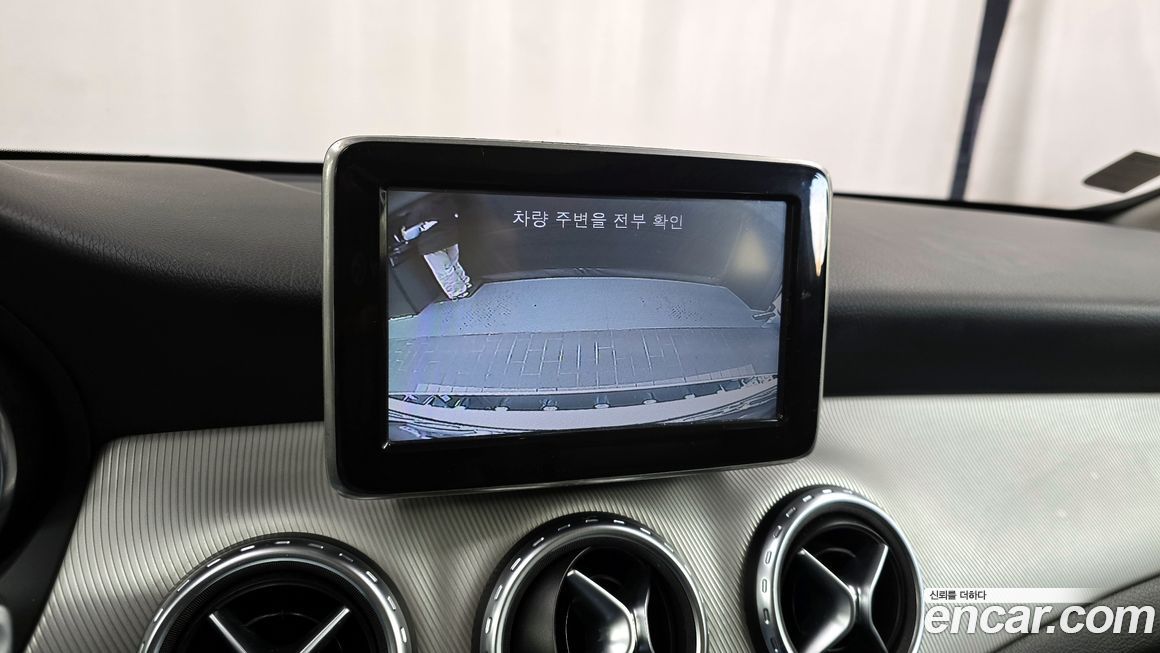 Mercedes-Benz GLA-Class 2015