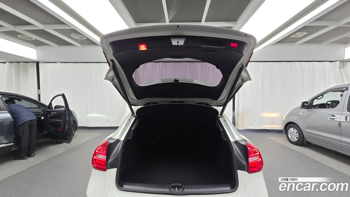 Mercedes-Benz GLA-Class 2015