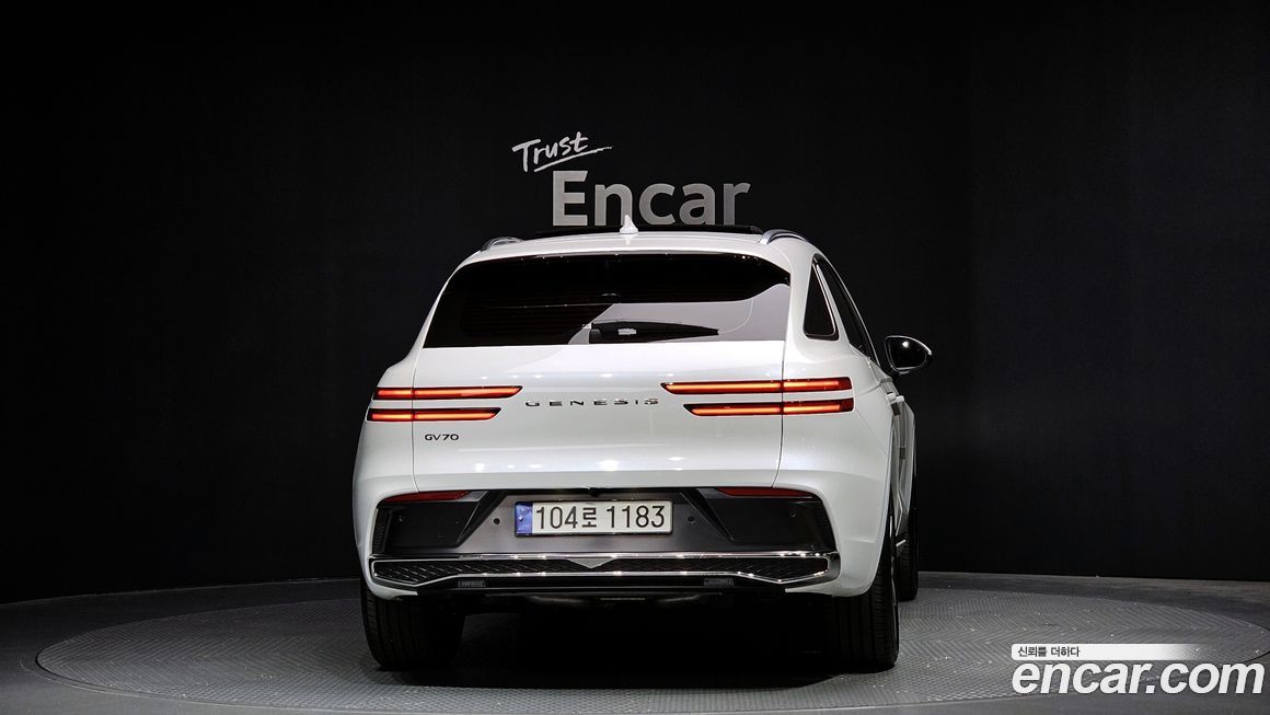Genesis GV70 2025