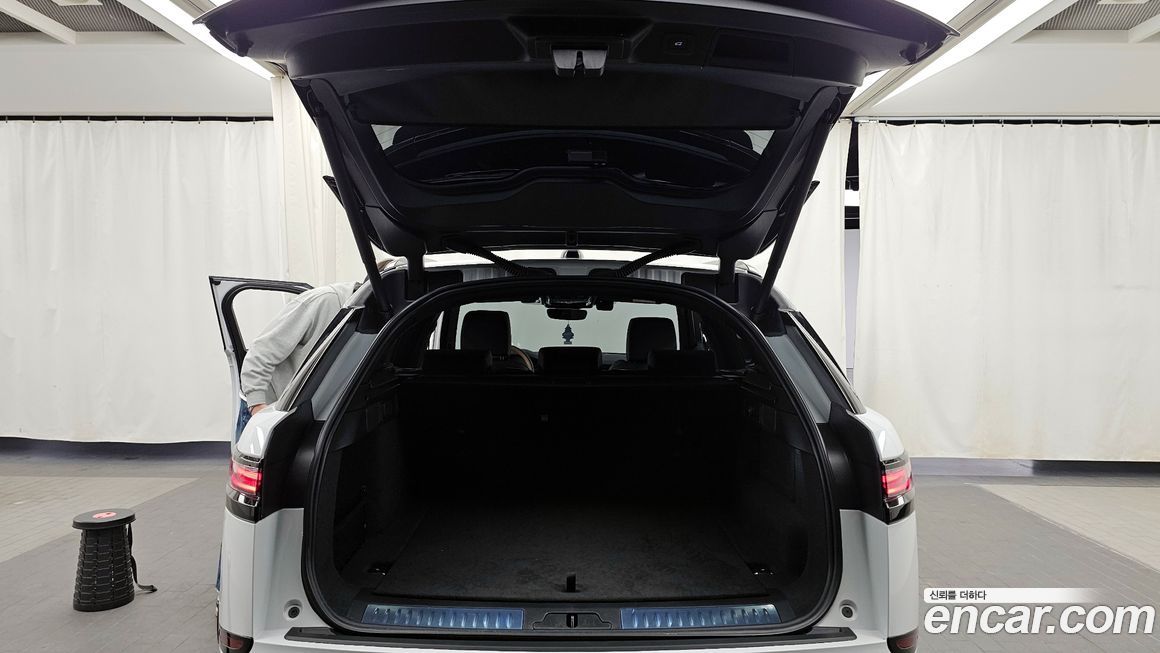 Land Rover Range Rover Velar 2025