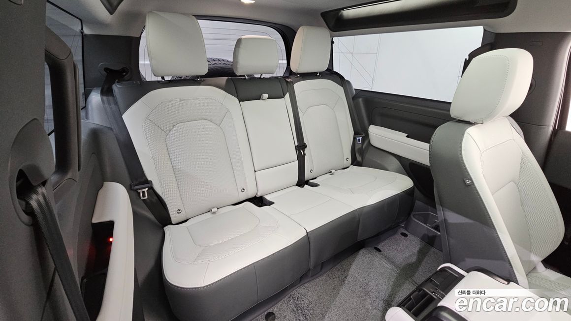 Land Rover Defender 2025