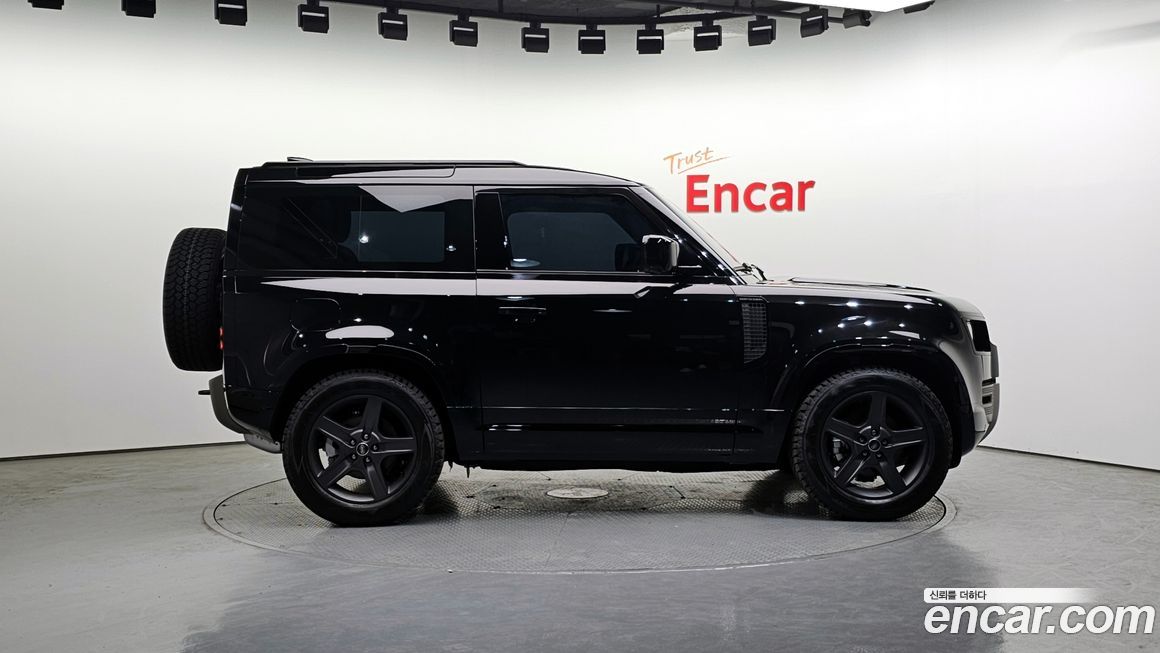 Land Rover Defender 2025